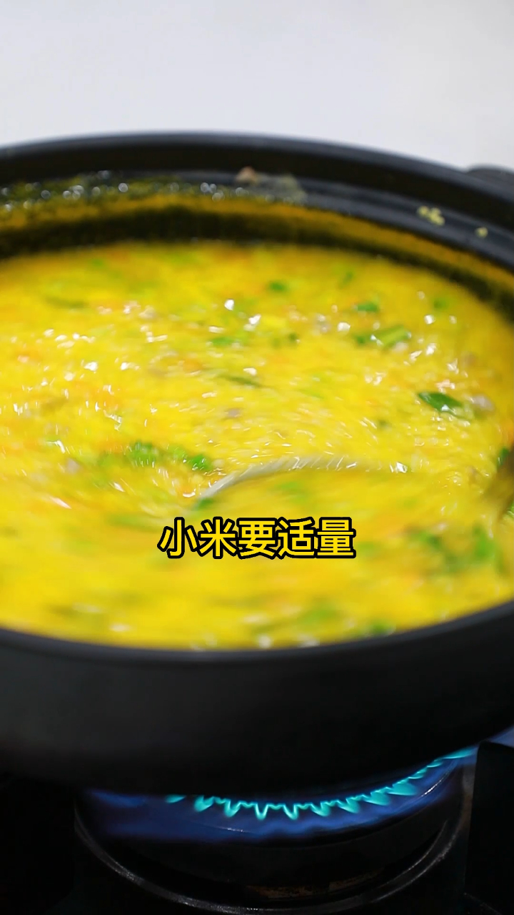 秋天到了,该来一碗小米南瓜粥!学起来做给你家人吃吧!
