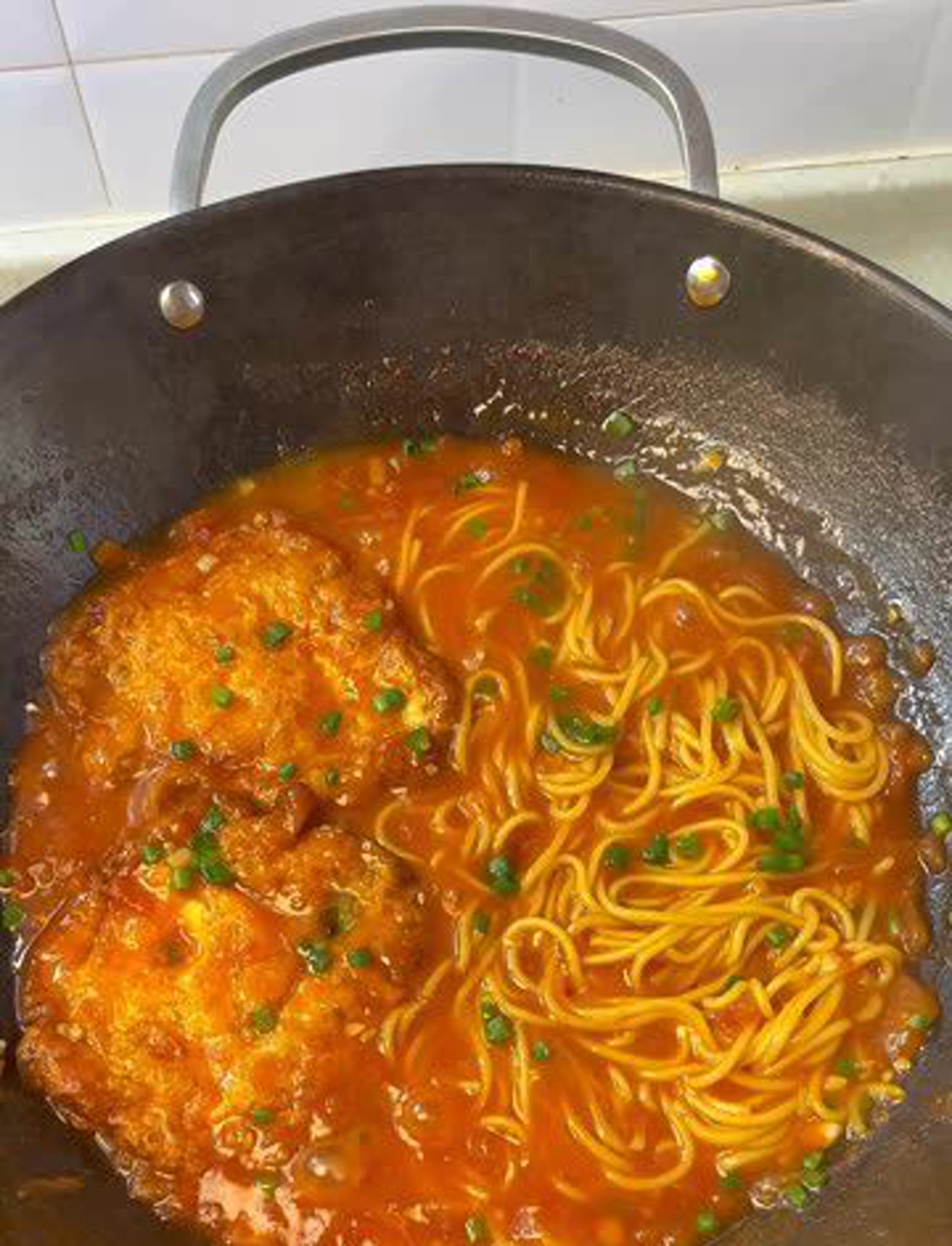 番茄汁拌鸡蛋盖浇面,超美味!