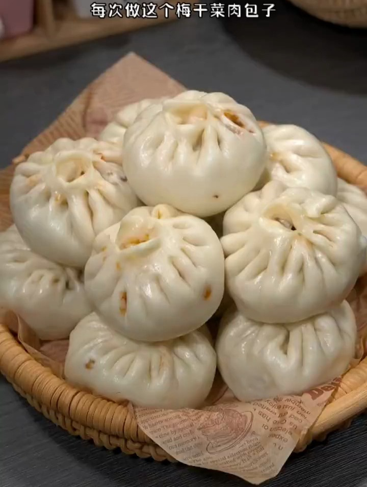 简单又好吃的梅干菜肉馅包子