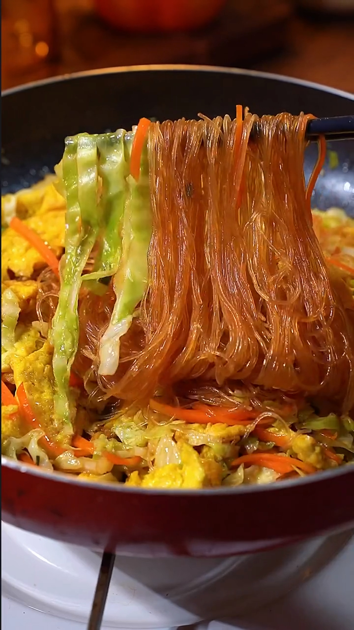 包菜炒粉丝简单又下饭,学会又可以多吃三碗米饭 不可辜负的美食 下饭菜