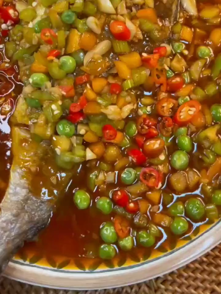 今天分享一道干烧黄鱼