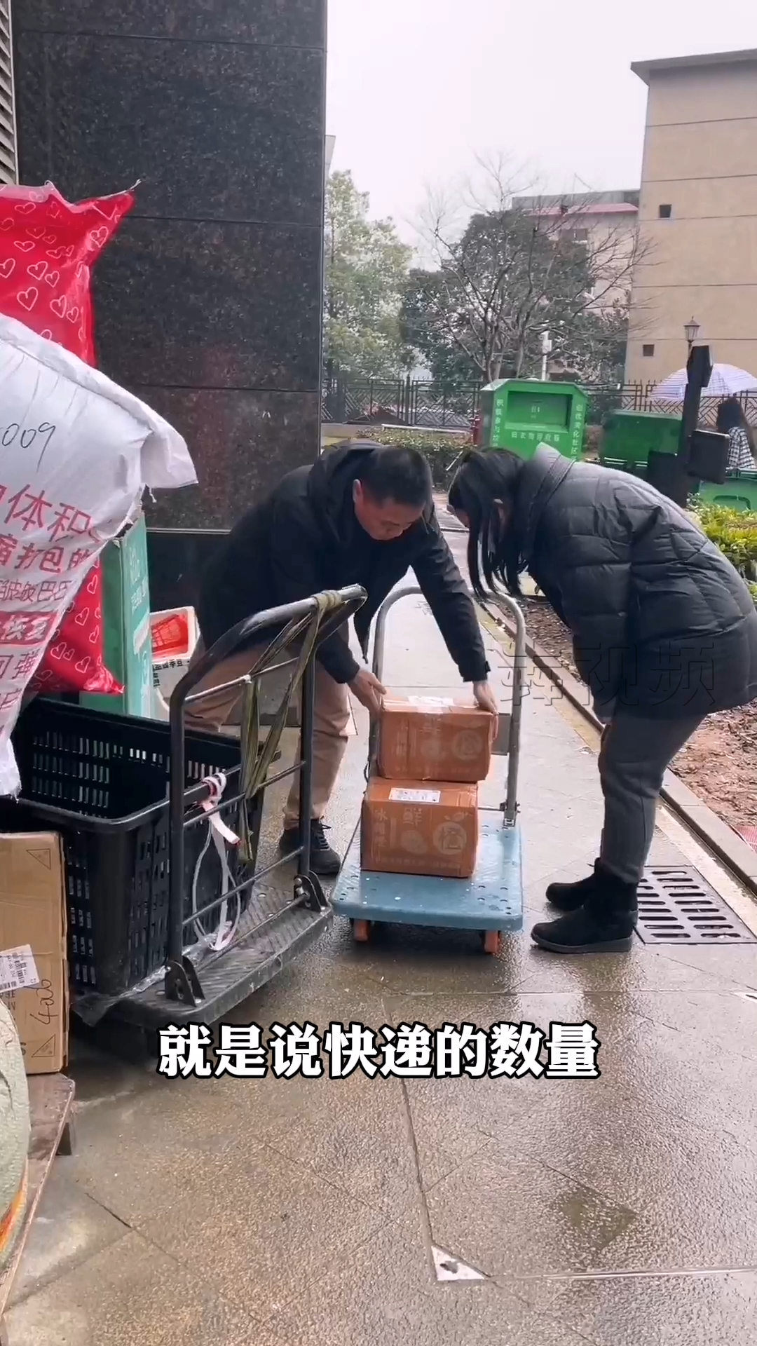 春节临近 快递不打烊,您的快递正在派送中
