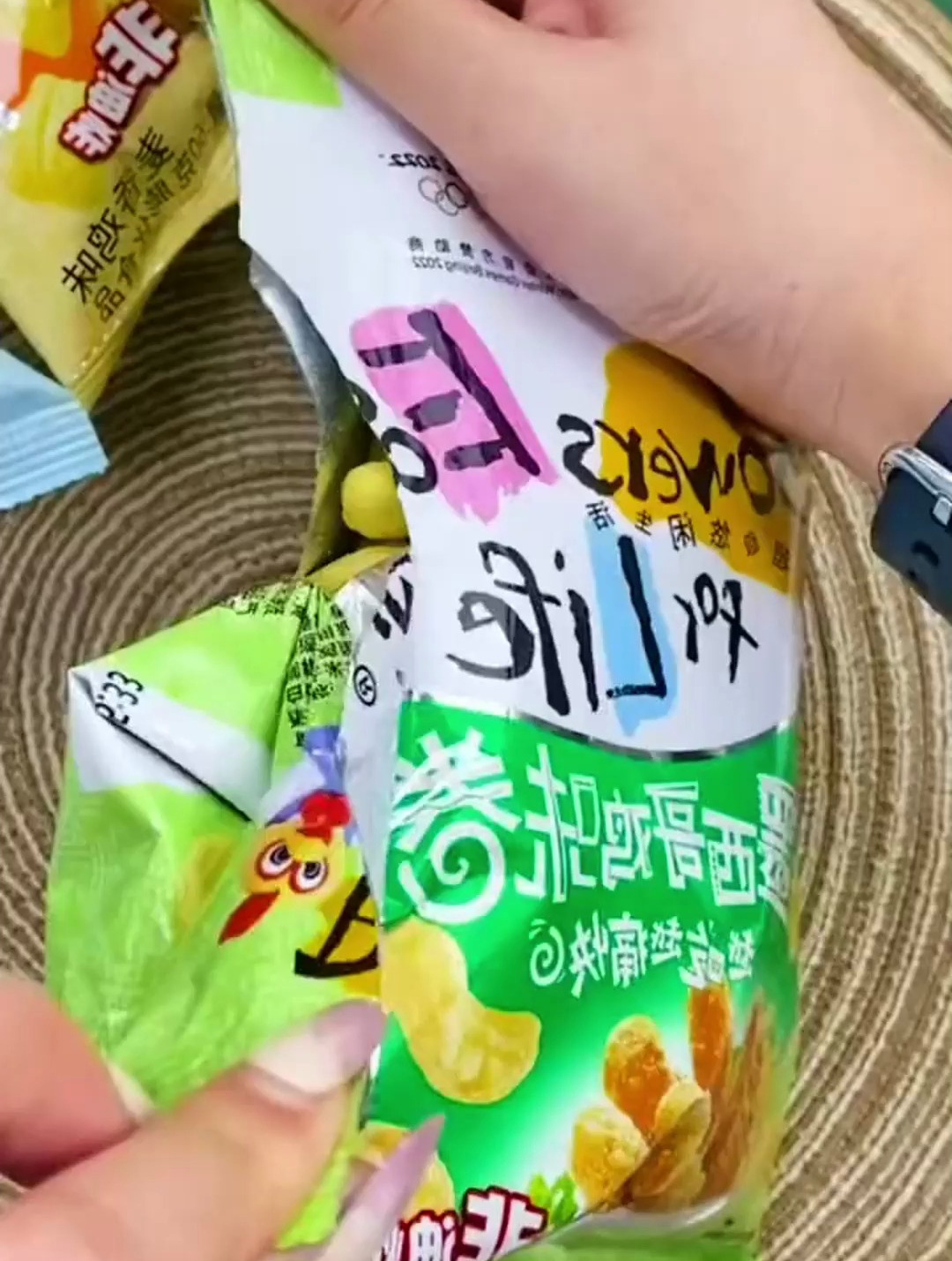 盼盼鸡味块零食来咯!追剧小零食,hi吃美食,网红零食