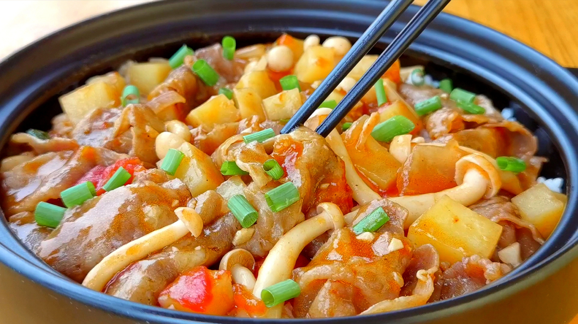 番茄肥牛这样做太香了，肉嫩汤鲜，配上一碗米饭，连汤汁都不剩！