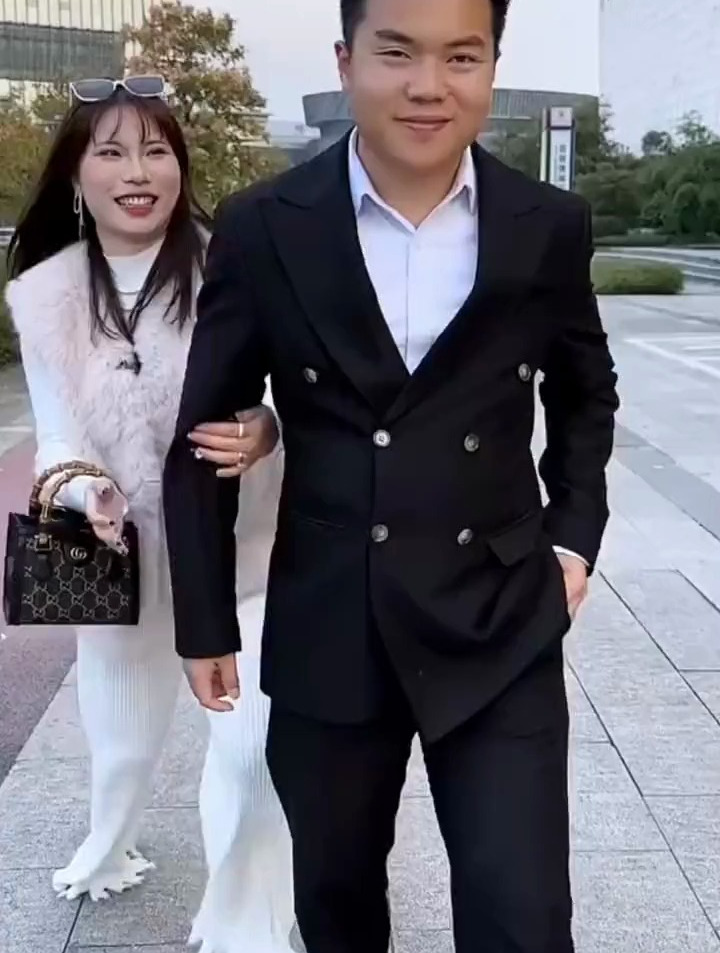 闺蜜爱上了自己的老公,难道老公也能共享吗?绿茶女!