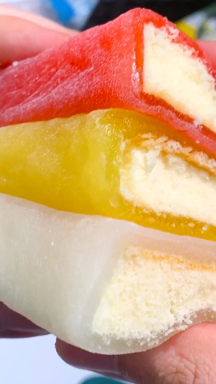 冰皮蛋糕集颜值与美味于一冰皮蛋糕,软糯香甜,好吃不腻,冷藏一会更好吃,你想吃吗?