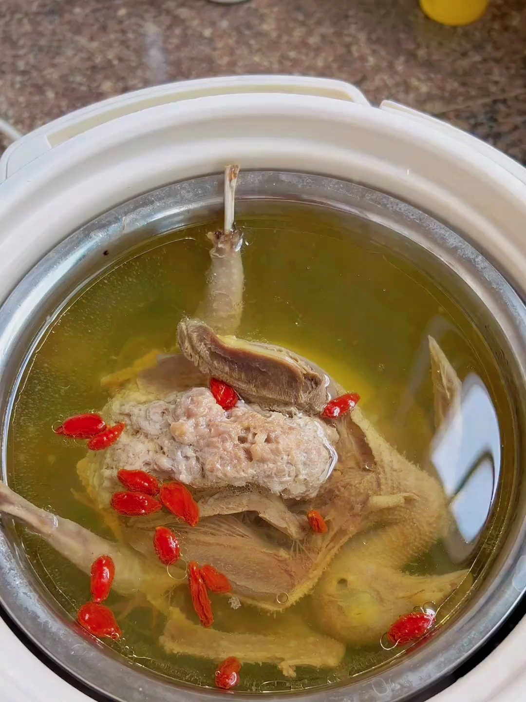 这是我家每个月都要蒸两次的鸽子汤