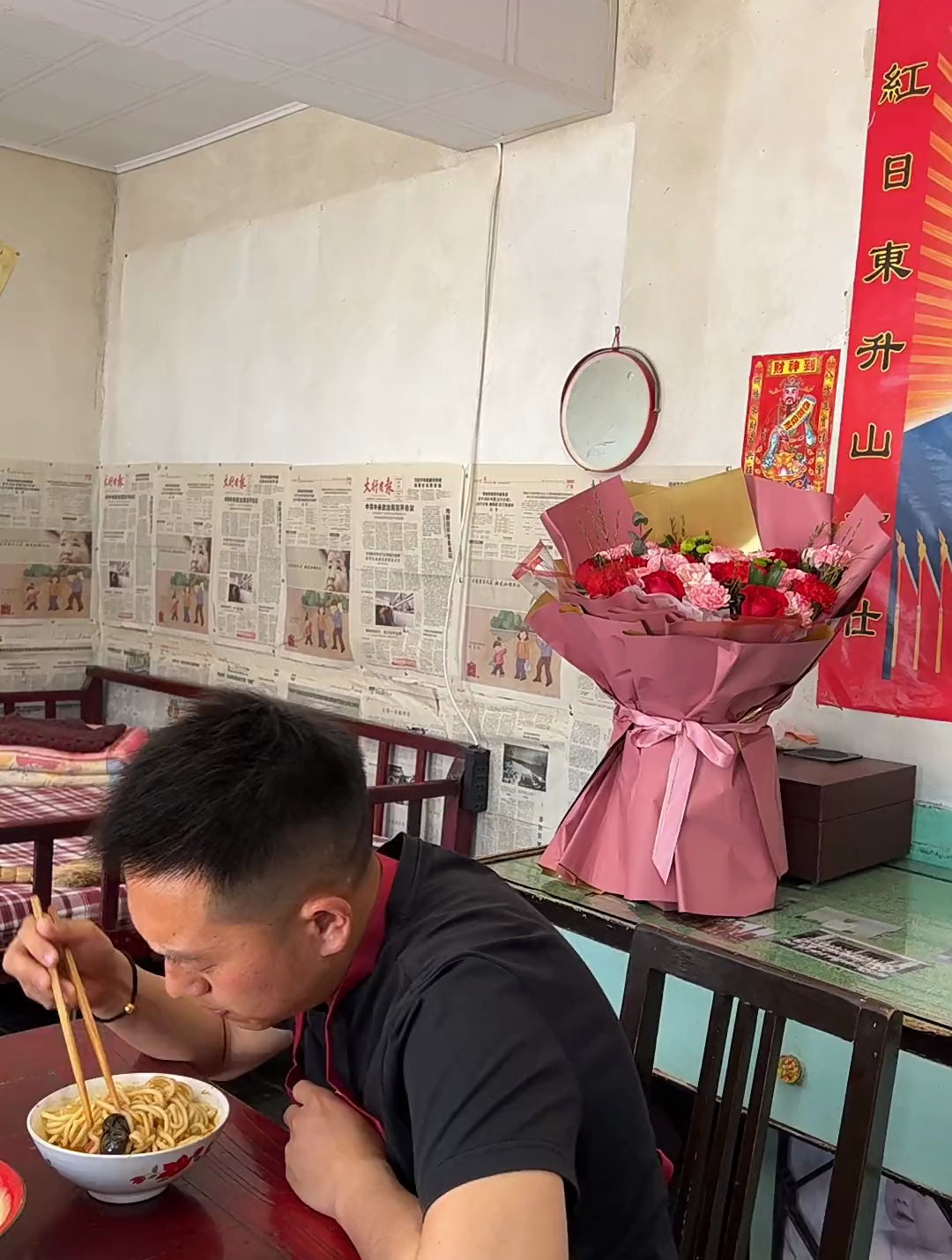 今天奶奶出院了,中午给奶奶做的金瓜河洛面,奶奶担心连累子女了
