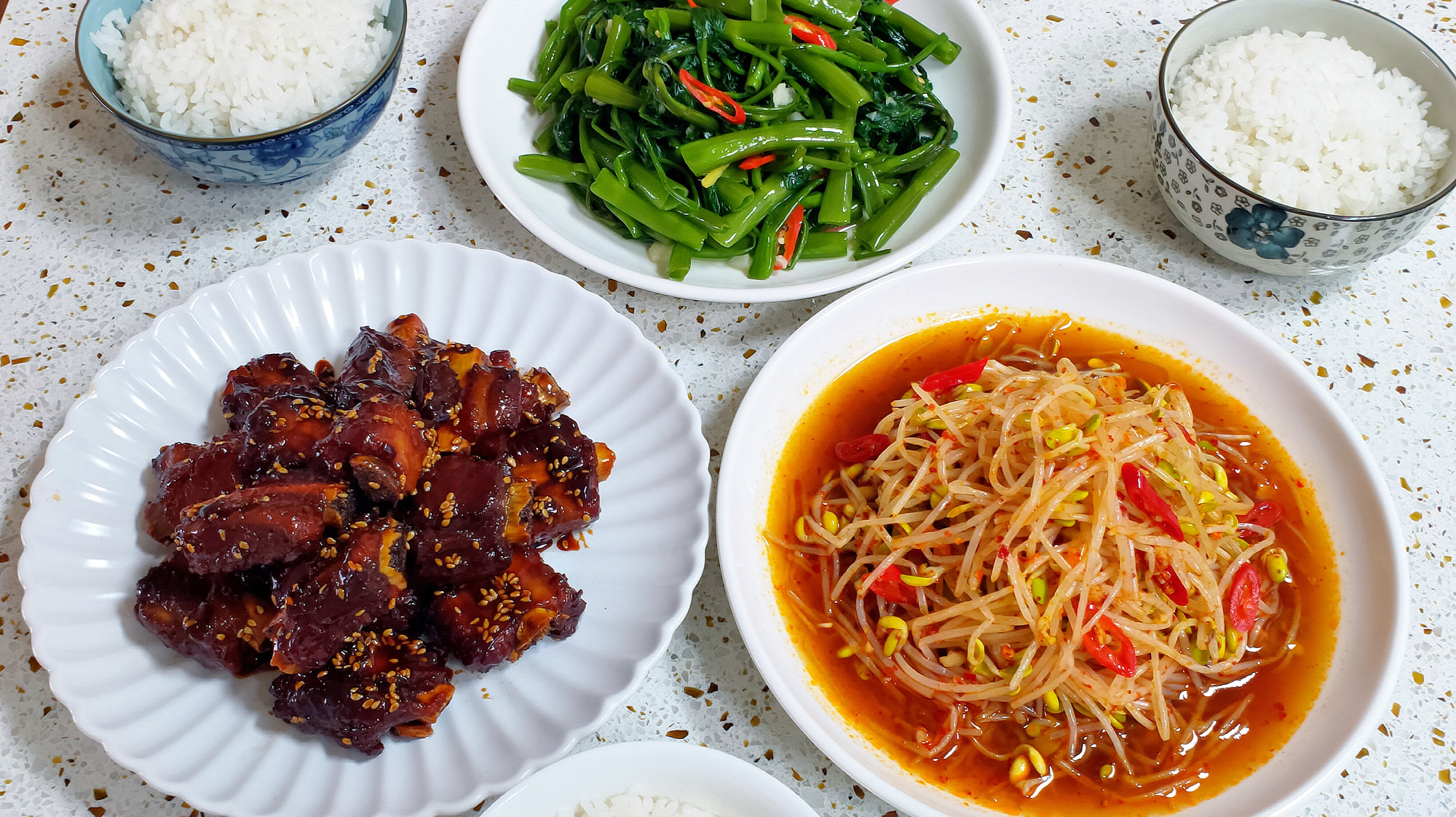 一家三口的周末午餐,三菜一汤,营养美味,糖醋排骨孩子最喜欢