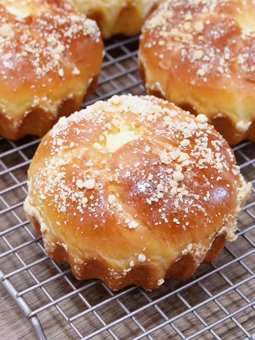 这个酥粒面包香香软软太好吃了,家有烤箱一定要做,只赚不亏