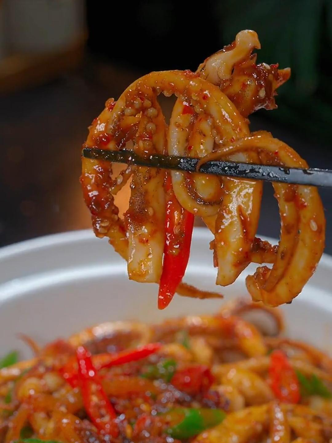 这样做的干锅鱿鱼须麻辣鲜香