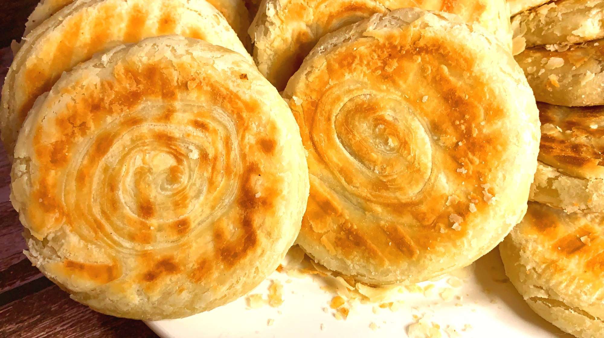 巧姐教你油酥烧饼家常做法,层次丰富个个酥的掉渣,好吃的不得了