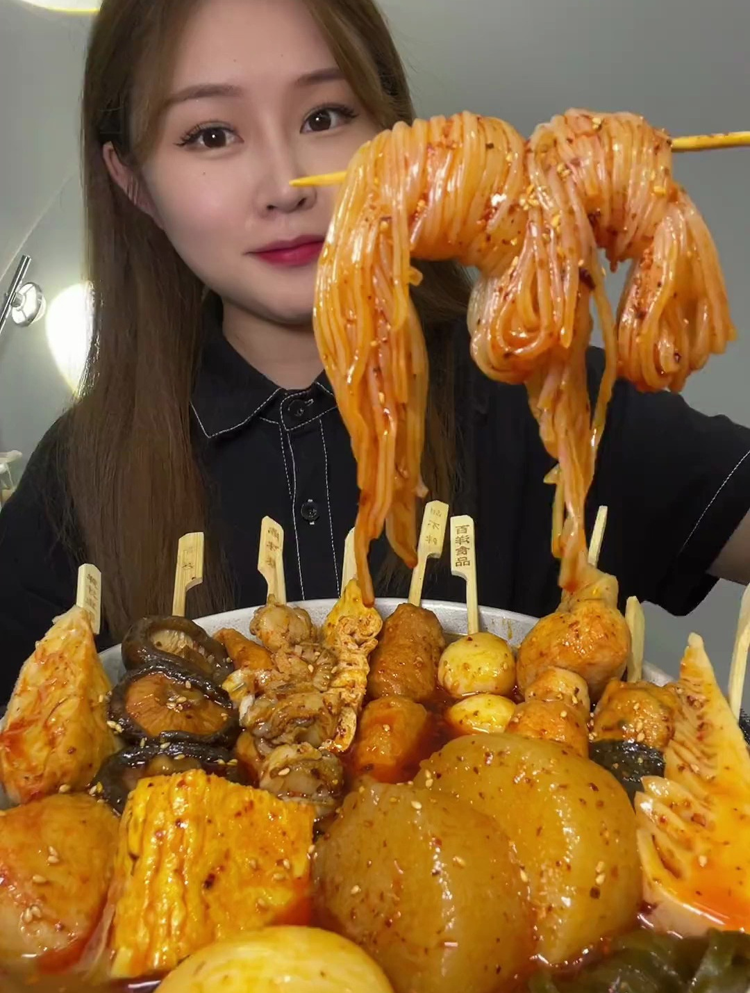 饿吗哈哈,你是几点刷到我视频的?吃遍711便利店关东煮全类