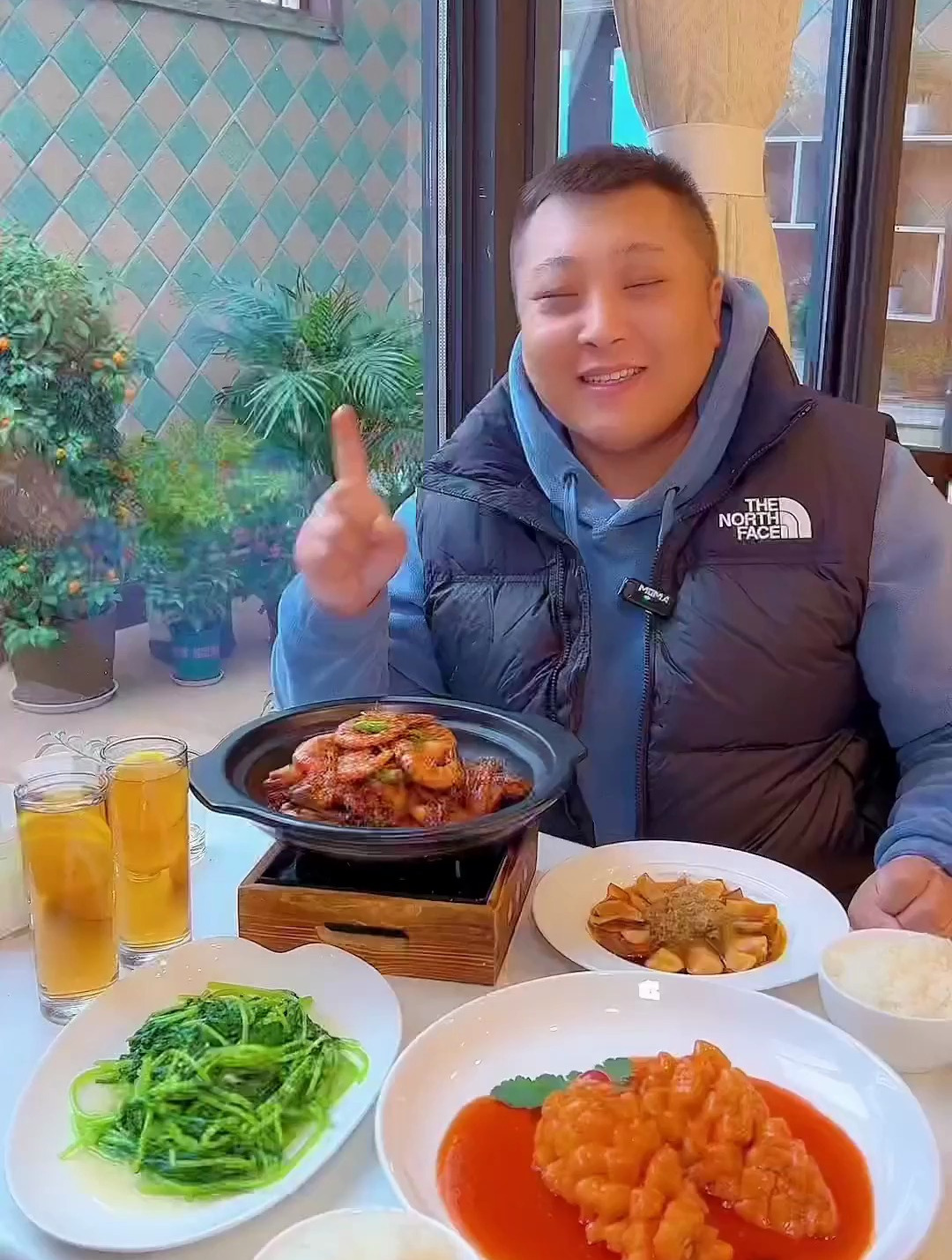 138在下马坊的金杏仁餐厅吃2-3人餐