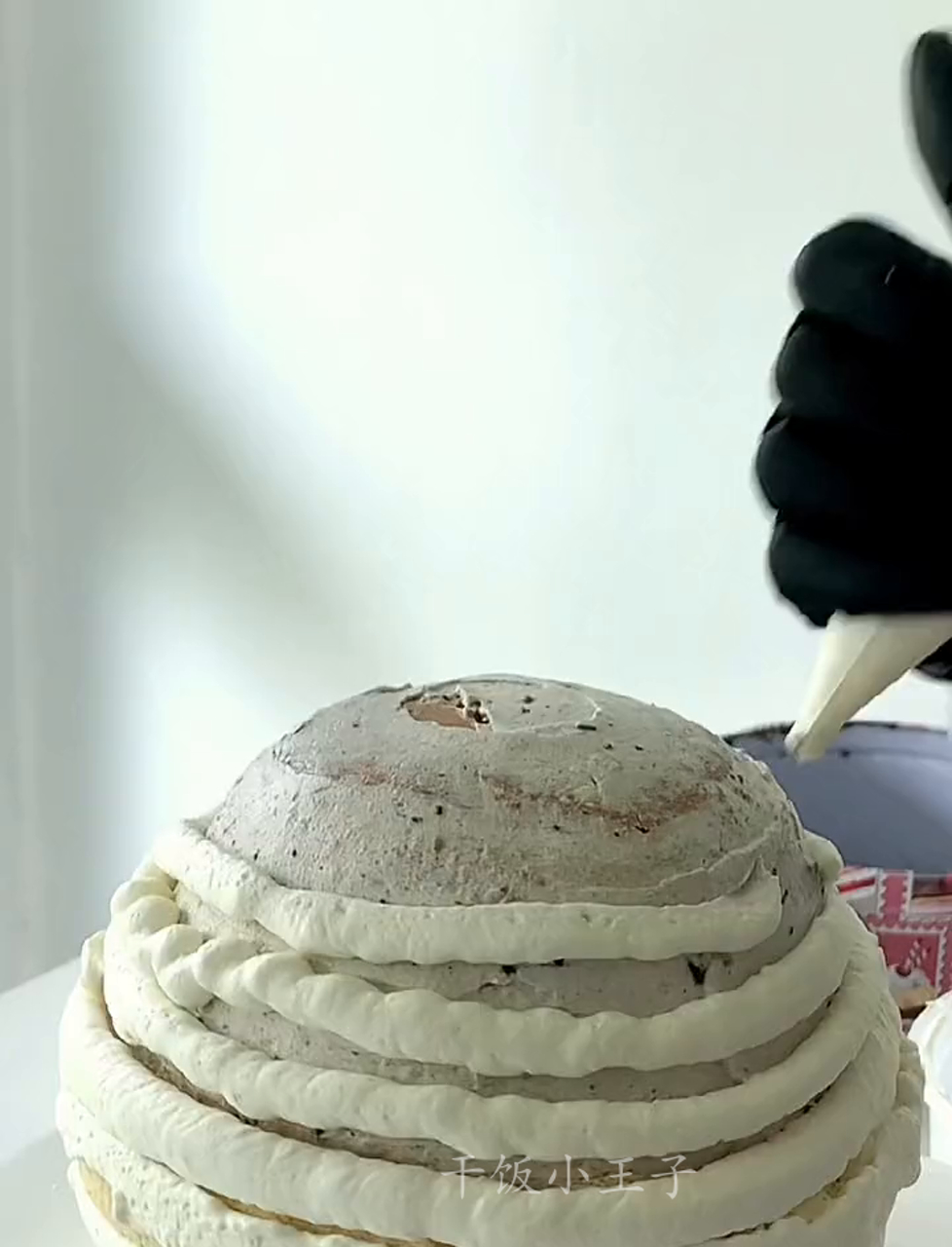 跟风做了个卡琳娜风格的猫咪造型蛋糕,超可爱!