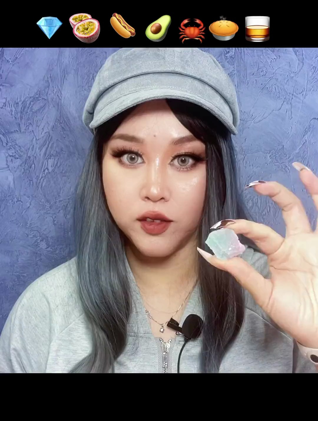 继续挑战吃表情包,钻石糖嘎嘣脆,生腌蟹很上头啊……