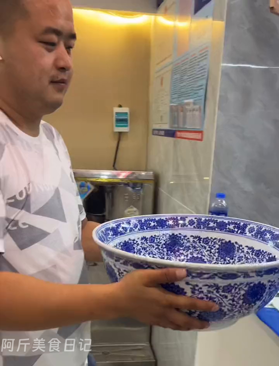 兰州拉面分量足,这碗面到底该叫牛肉面还是拉面?