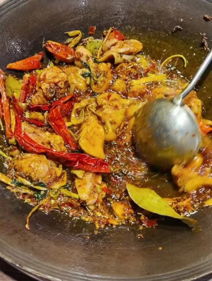 他家的地摊鱼火锅也太好吃了吧[gf]2764[/gf]119的四人餐里面还能放鸡肉!