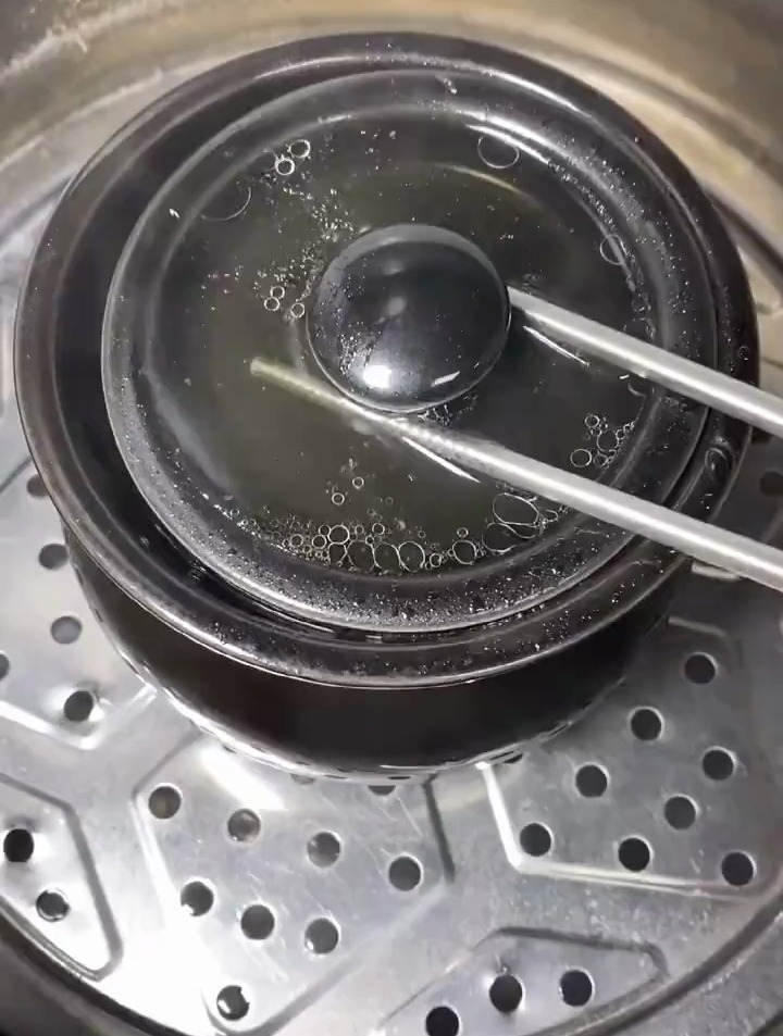 鹿茸菇和排骨,玉米一起炖,味道鲜美,爽脆可口,你也试试吧～