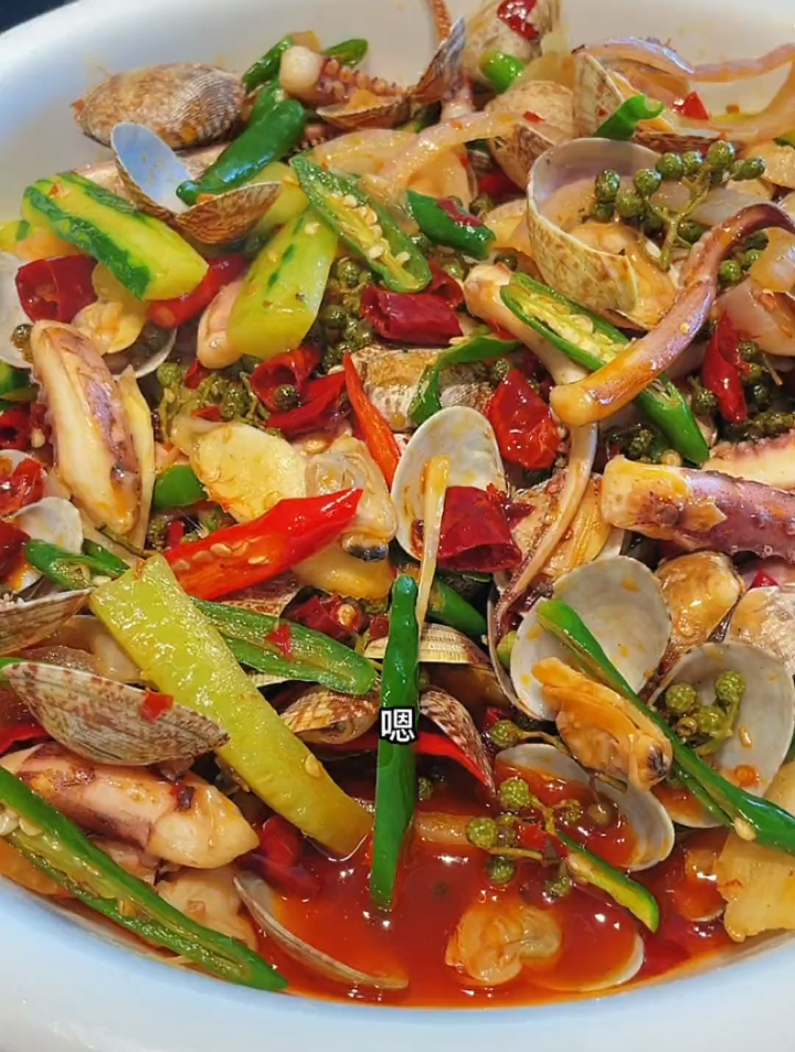 花168块做了一钵川味海鲜-香辣花甲鱿鱼须,老婆吃了直夸我能干