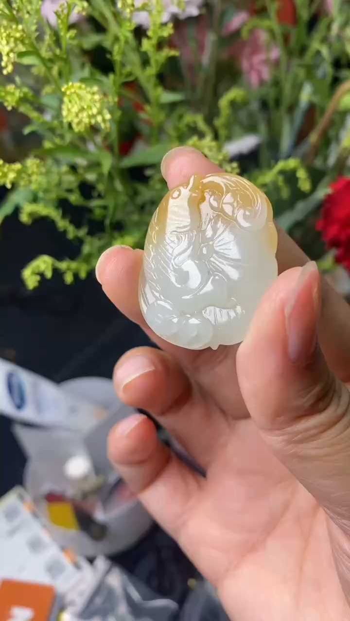 且末近矿糖高青白(莲年有鱼)挂件