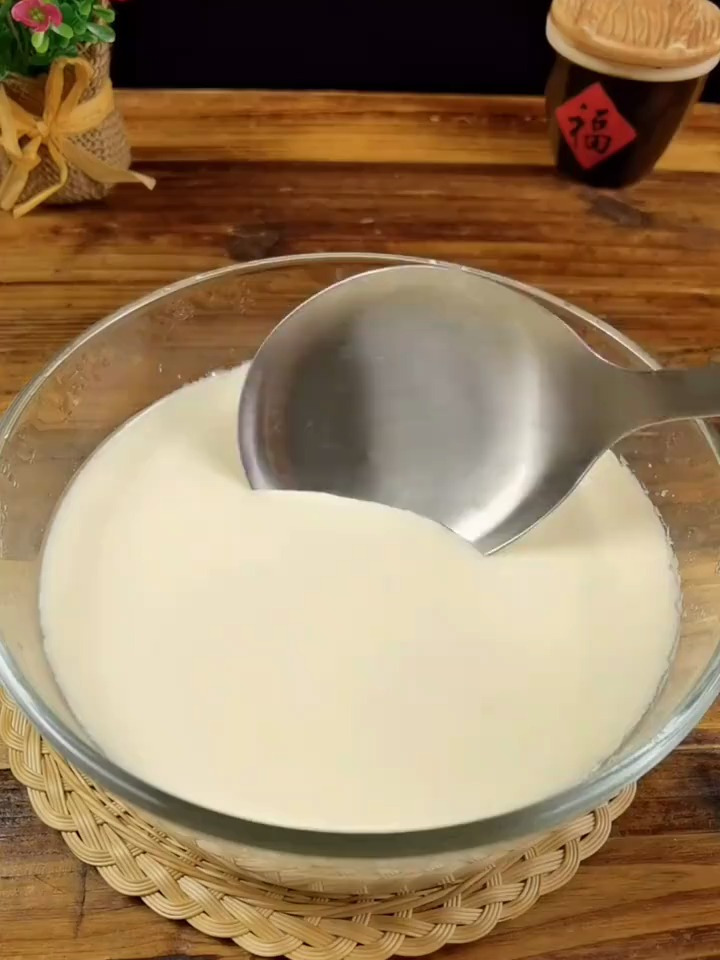 豆腐脑制作方法100克黄豆,1000克水,3克内脂,4克淀粉20克温水