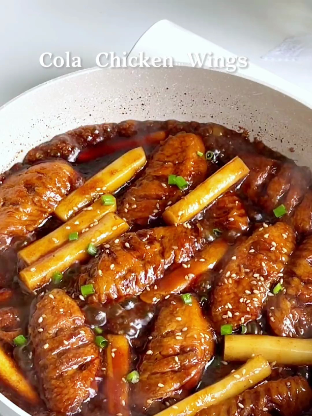 可乐鸡翅炒年糕焦香甜糯巨下饭～做法简单,好吃到停不下来