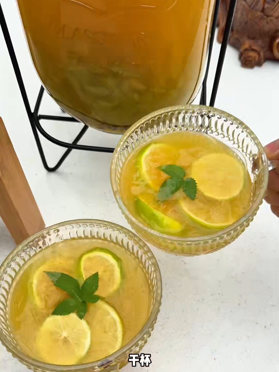 金秋时节大丰收,酿一壶葡萄酒,享片刻悠闲时光