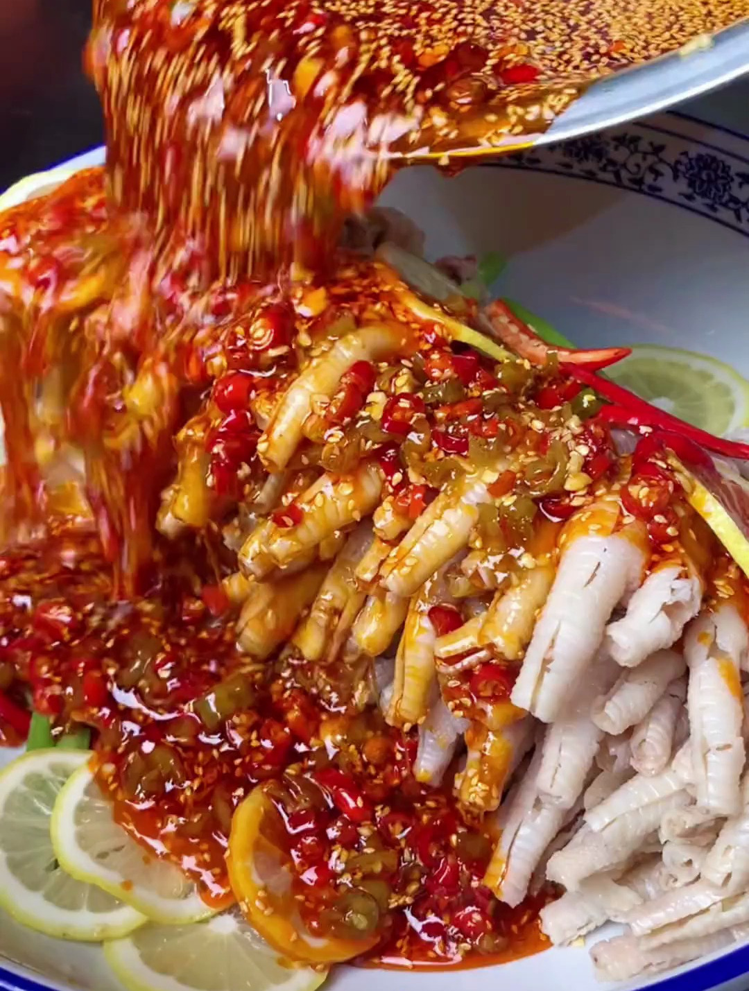 酸辣无骨鸡爪 很多人爱吃不会做 今天把最详细配方分享给大家