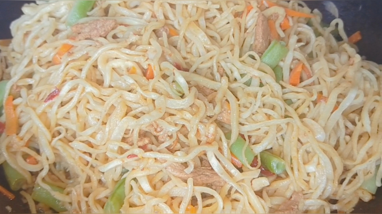 豆角焖面这样做,面条筋道,不粘不硬特入味