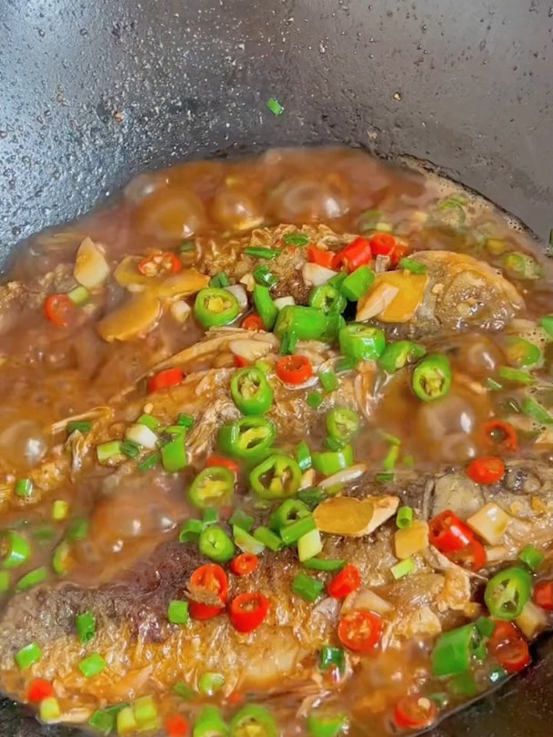 十快买了三条鲫鱼,做了个我最爱吃的红烧鲫鱼