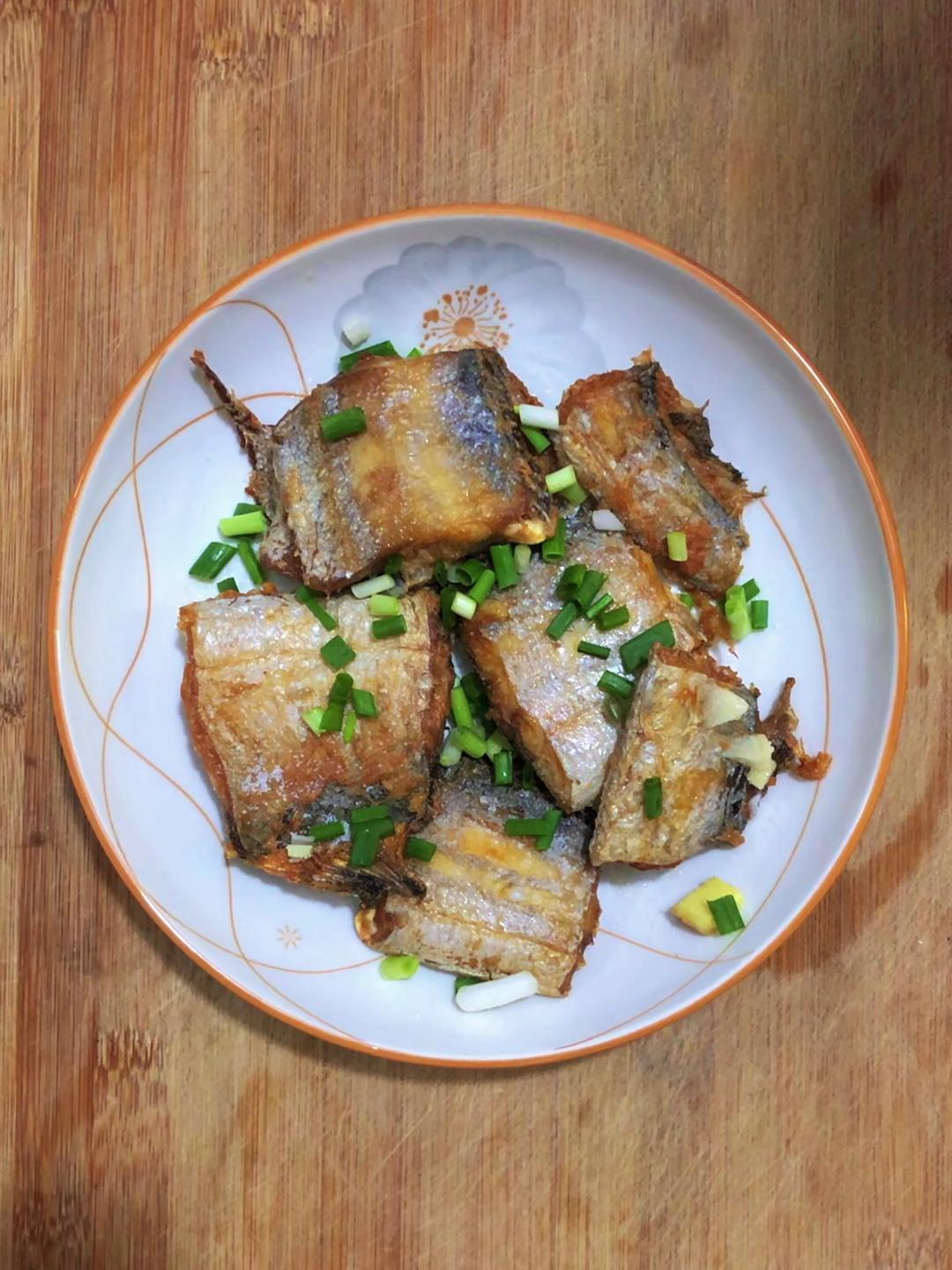 带鱼怎么做好吃又简单,分享一道香煎带鱼