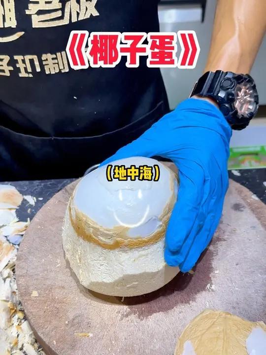 太幸福了!今天喝到了跟果冻一样的椰子蛋!