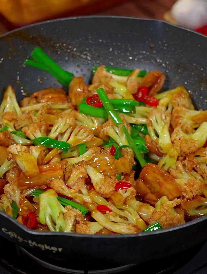 清脆可口的菜花炒肉