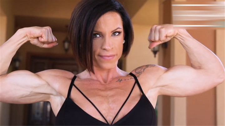 完美女性身材,全身肌肉线条紧凑没有猛男既视感,堪称完美