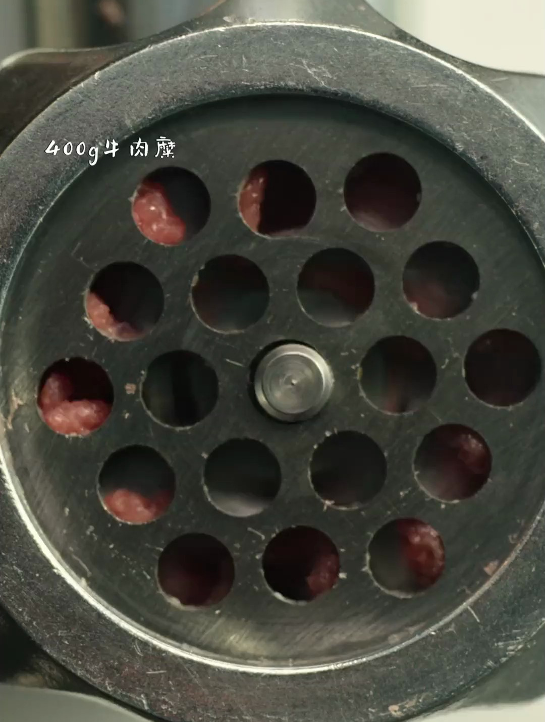 不用和面,一张手抓饼做出喷香的千层牛肉饼,满嘴肉香