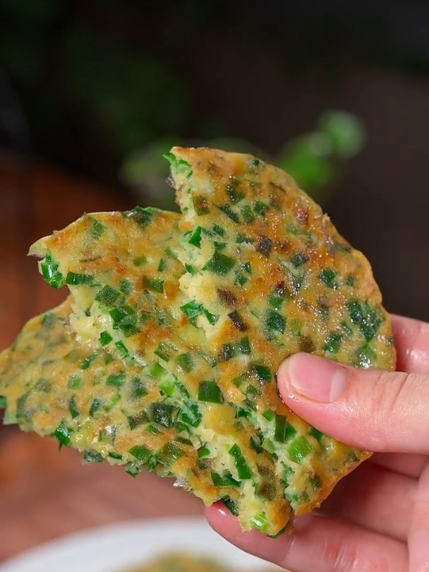 宝宝爱吃的韭菜鸡蛋饼