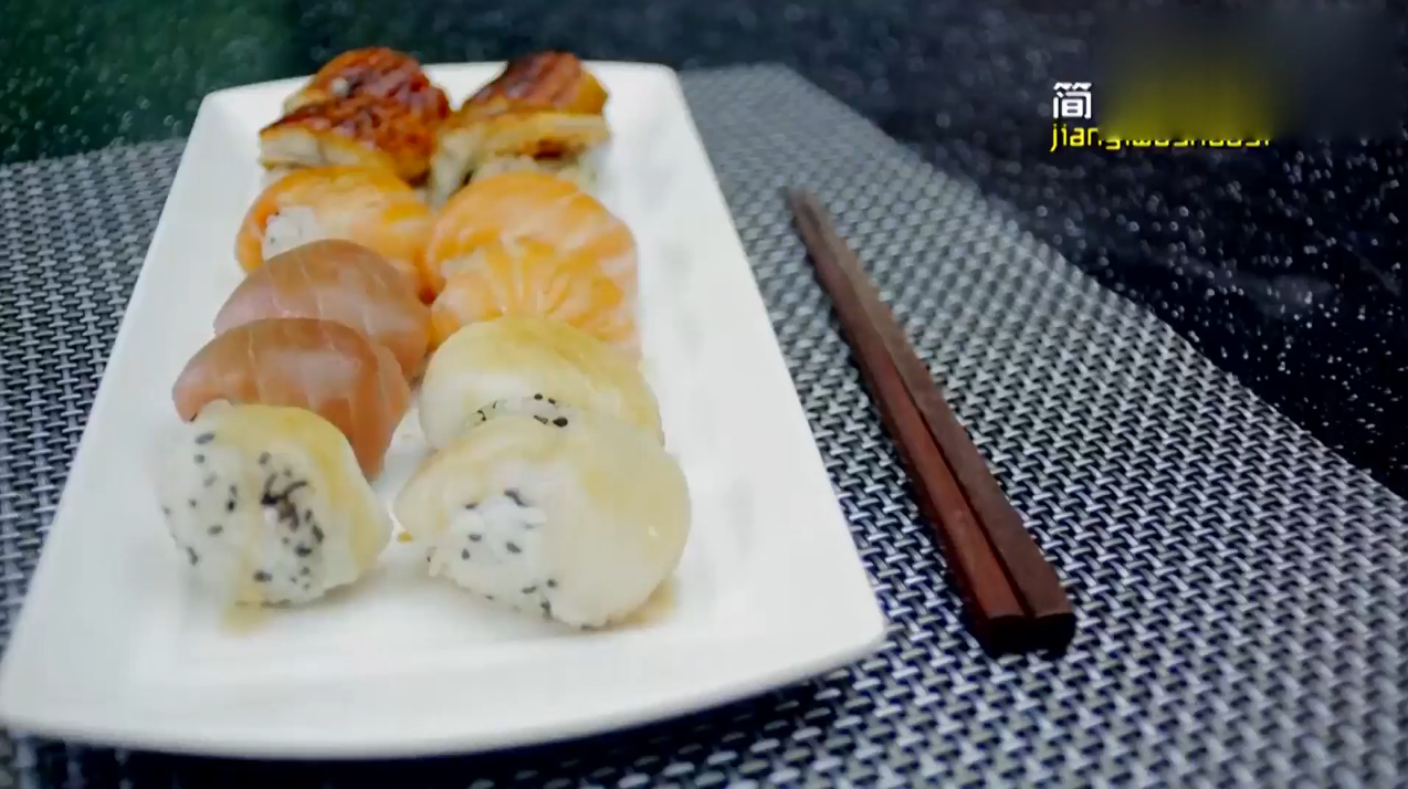 连小孩子都会做的握寿司无敌了,好吃到忘乎所以!