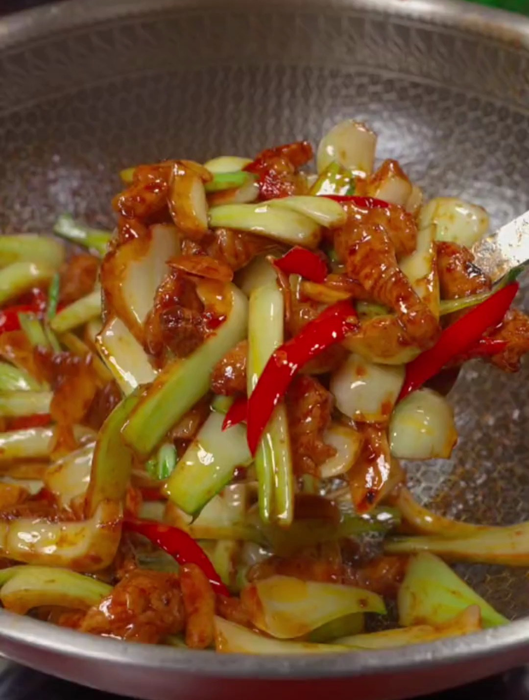 菜梗小炒肉的做法,口感脆爽,简单好吃非常下饭