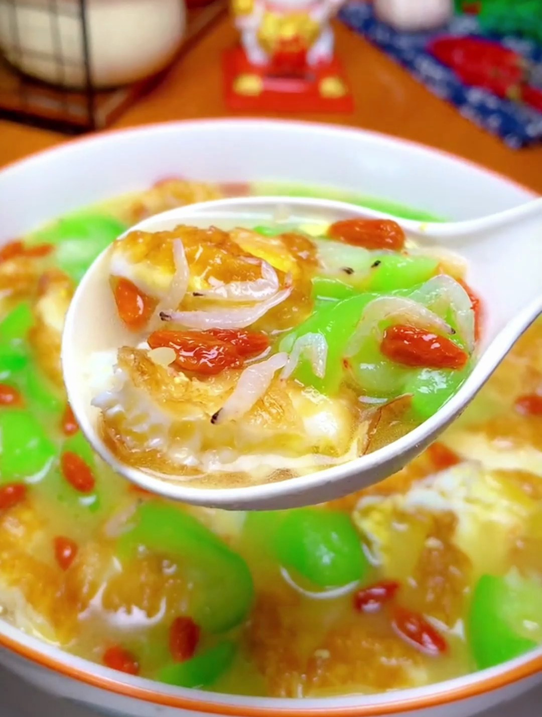 虾皮丝瓜鸡蛋汤,味道鲜甜