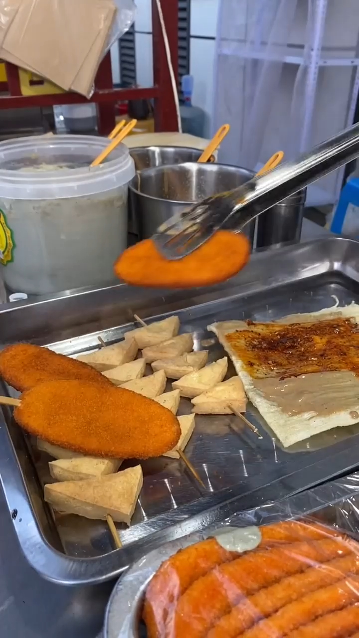 炸冷面卷臭豆腐真是一绝!