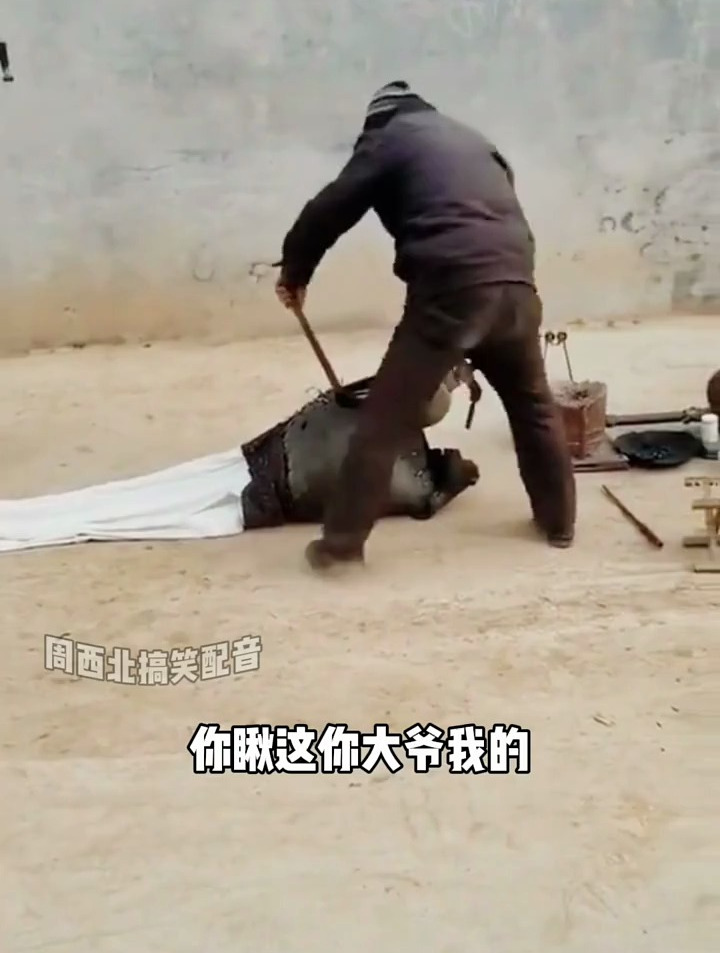 搞笑配音搞笑冬日暴击大爷蹦爆米花,差点给自己蹦飞了