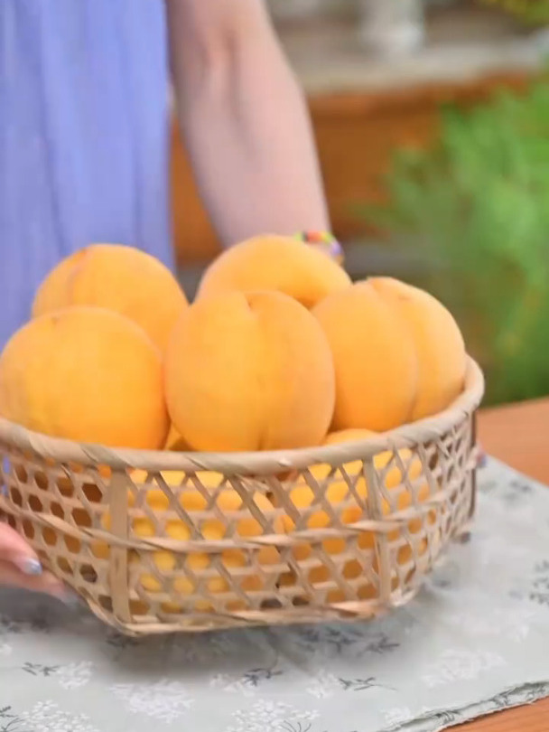 又发现了黄桃的奇妙新吃法!一出炉就炫光光!～