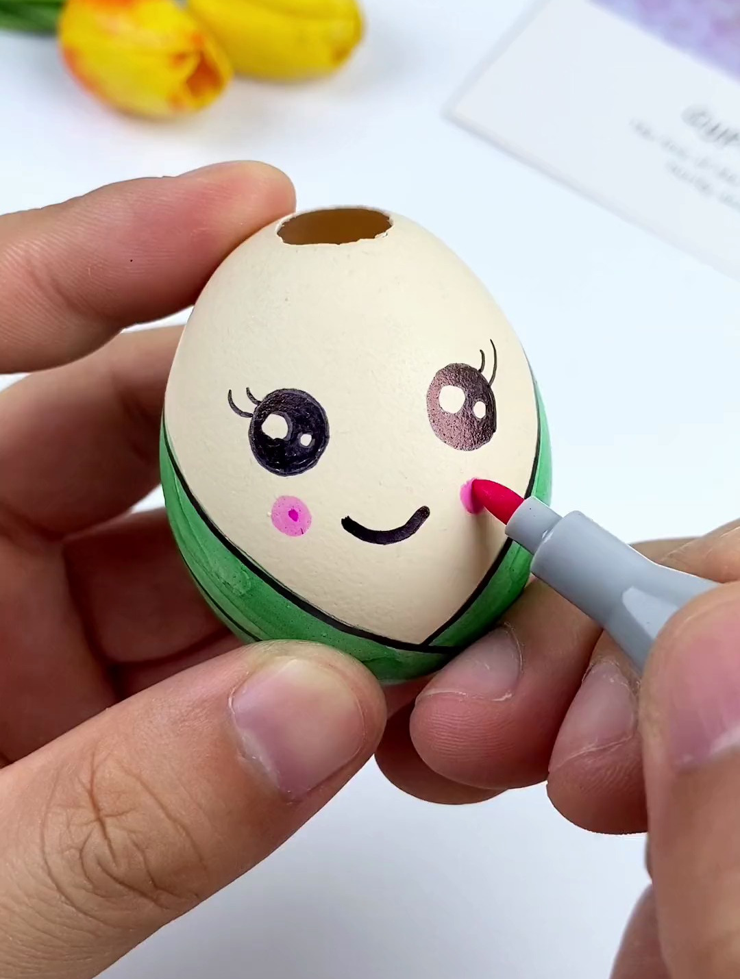 马上就要端午节了,用鸡蛋来做个鸡蛋小粽子不倒翁吧