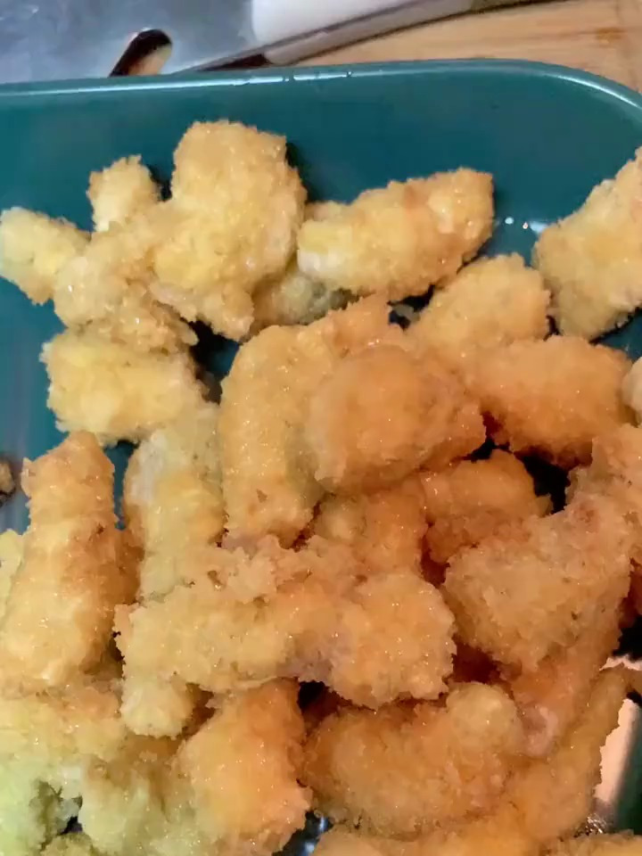 今天做一个比肯德基还好吃的鸡米花,外酥里嫩