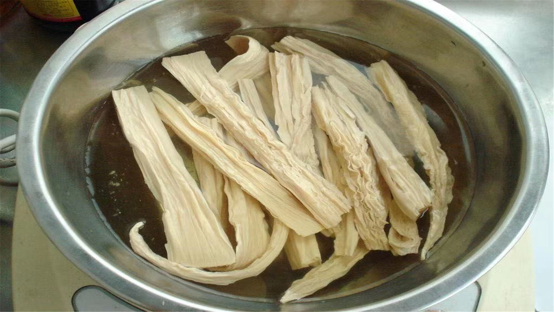 泡发腐竹时,放在水里直接泡就错了,教你正确做法,3分钟泡好!