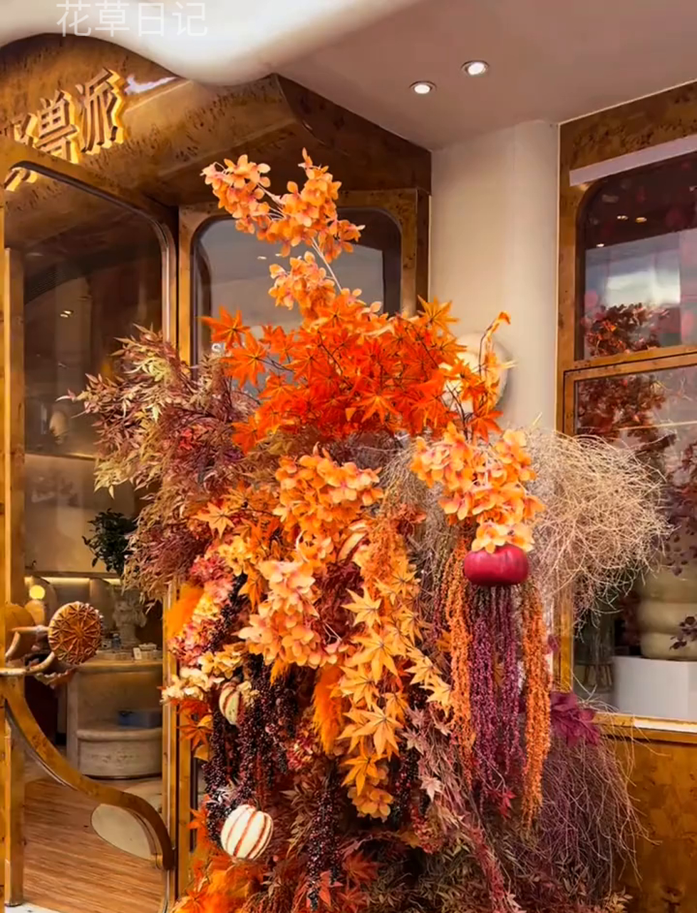 时尚感十足的潮流花店配色超赞