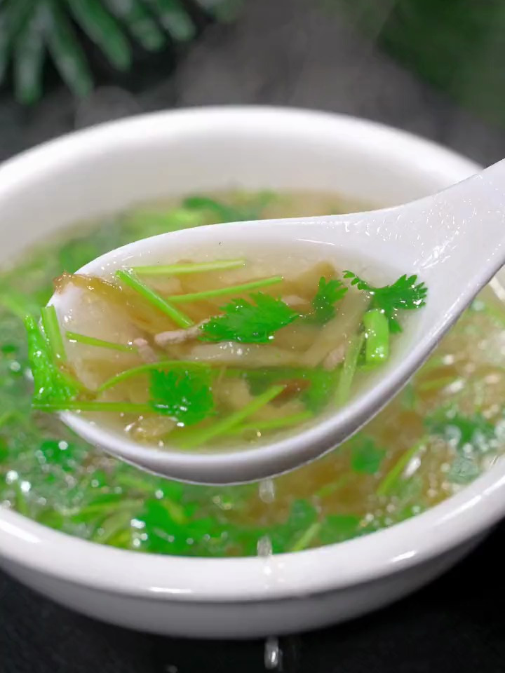 鲜美可口的榨菜肉丝汤