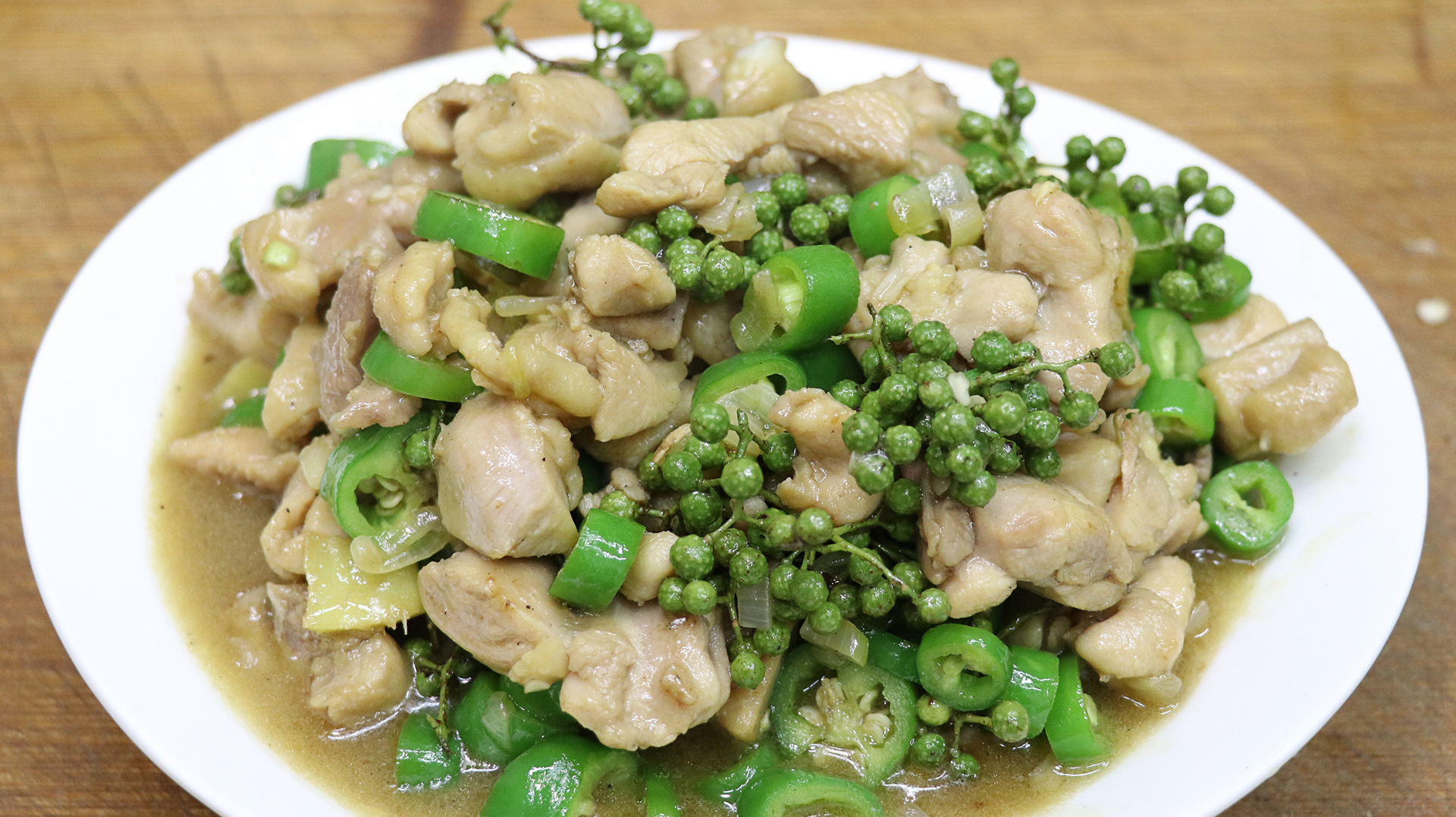 这才是炒鸡最好吃的做法，加1把花椒，麻辣过瘾，鸡肉鲜嫩又多汁