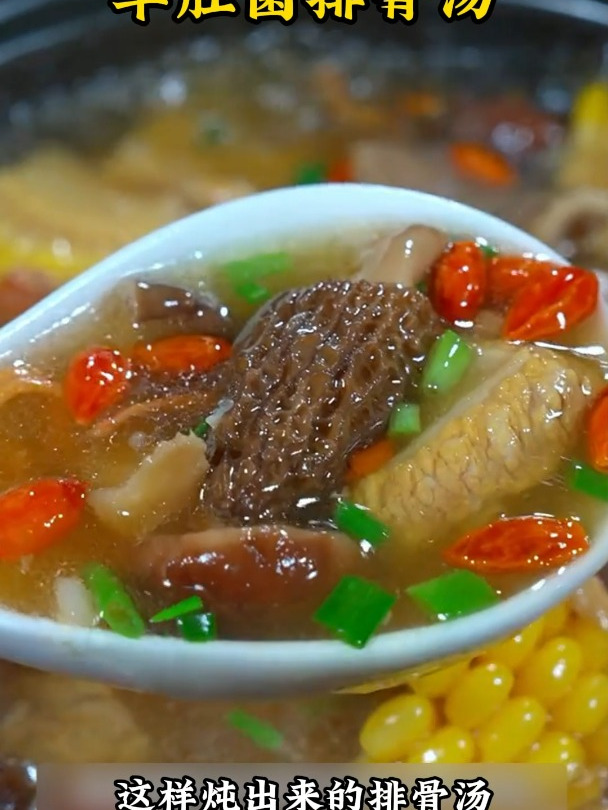 三伏天不知道给孩子炖什么汤做滋补的,这个羊肚菌排骨汤学起来吧